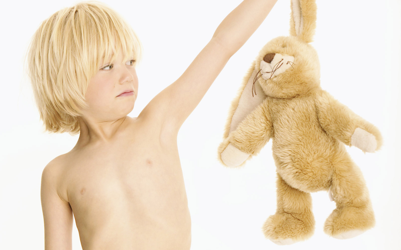 Мальчик и заяц