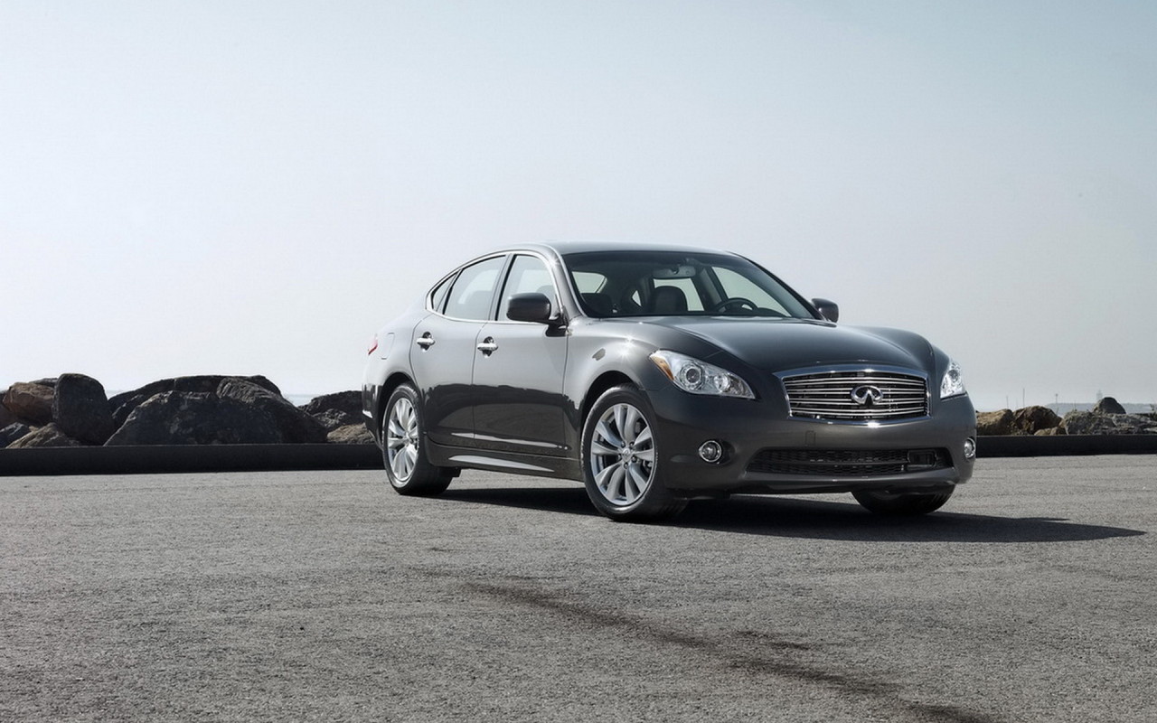 Infiniti M56