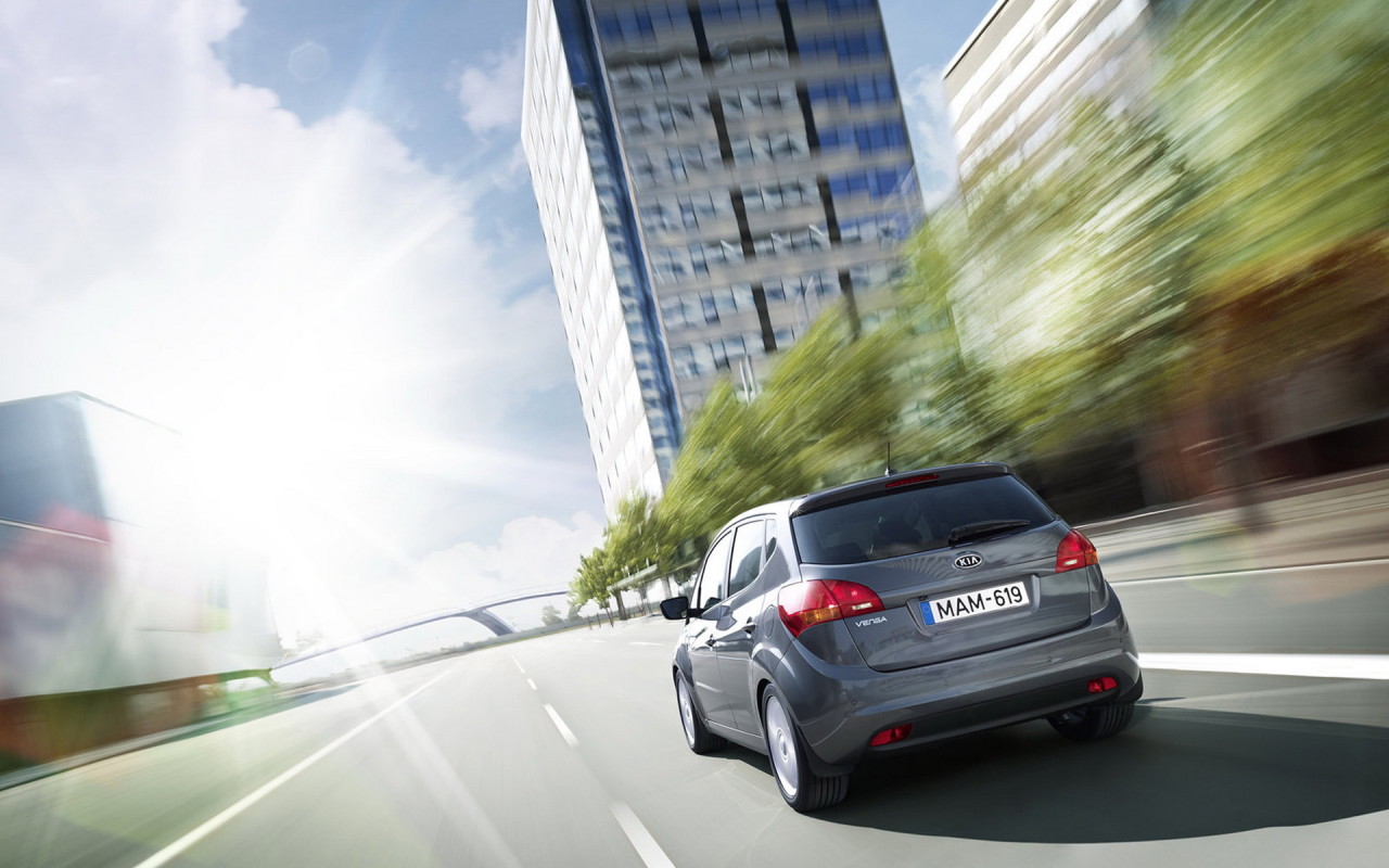 Киа Венга в городе