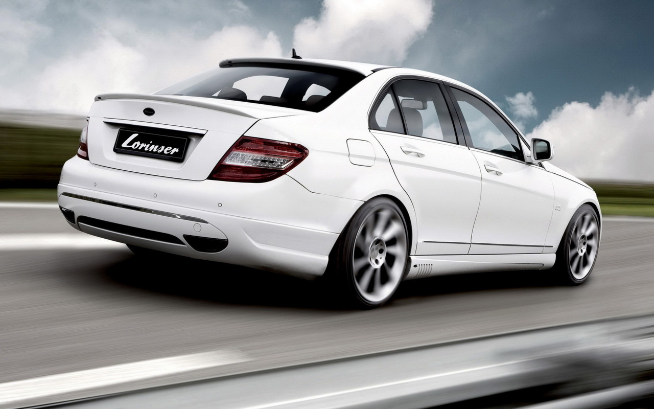 Мерседес Бенц С класс в белом цвете