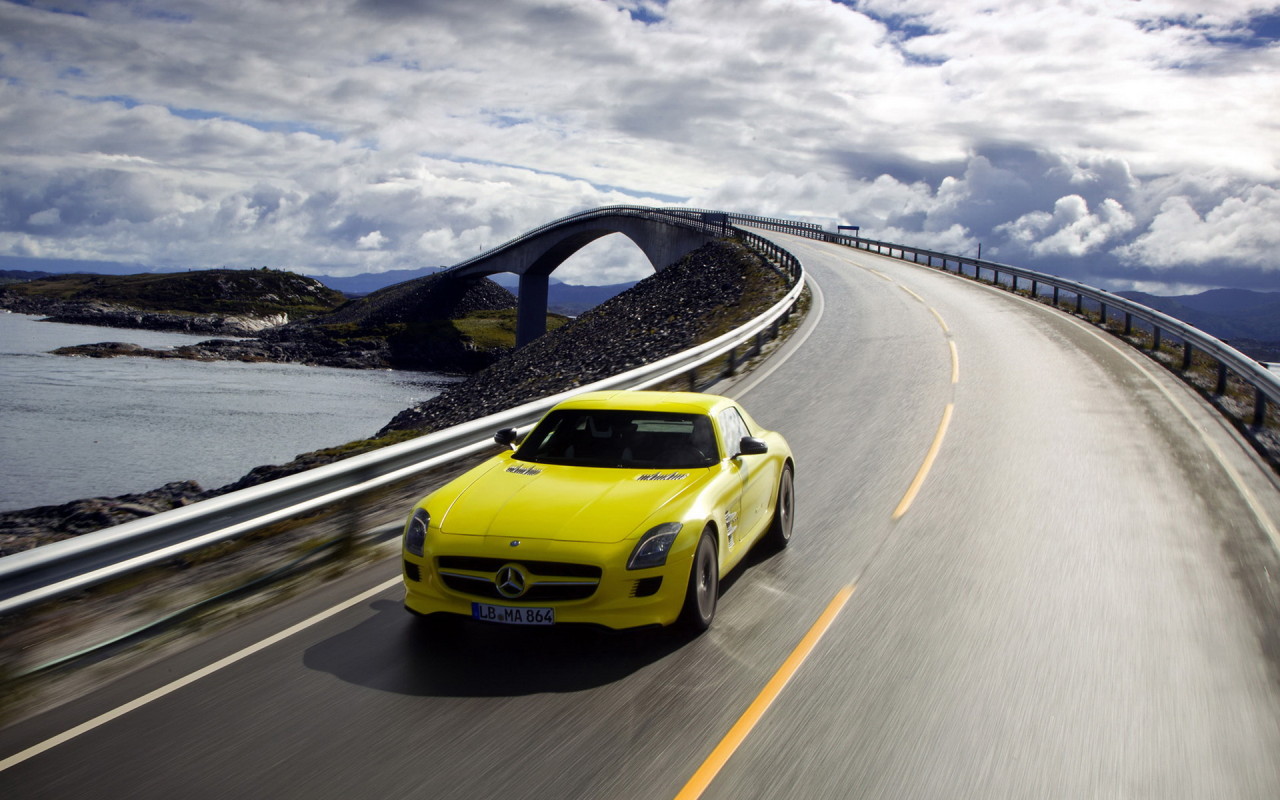 Мерседес Бенц SLS AMG