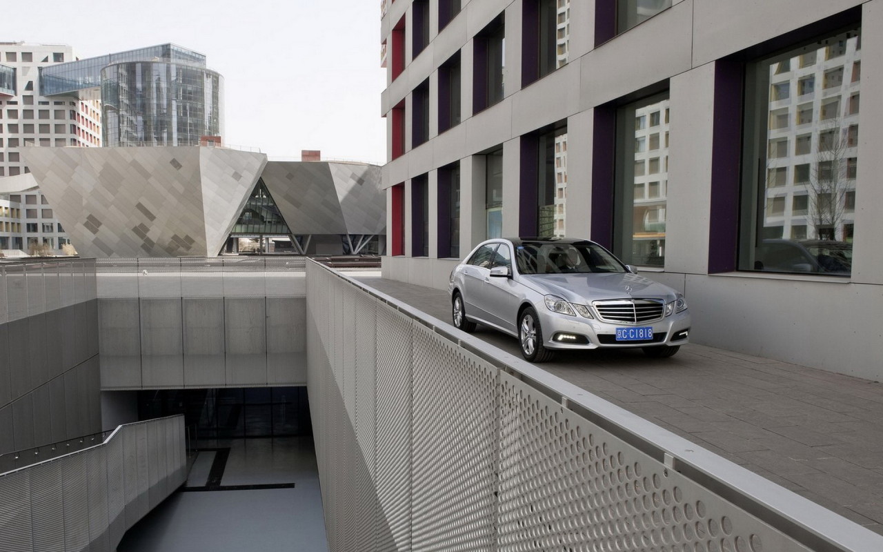 Мерседес Бенц Е класс. Прогулка по китаю