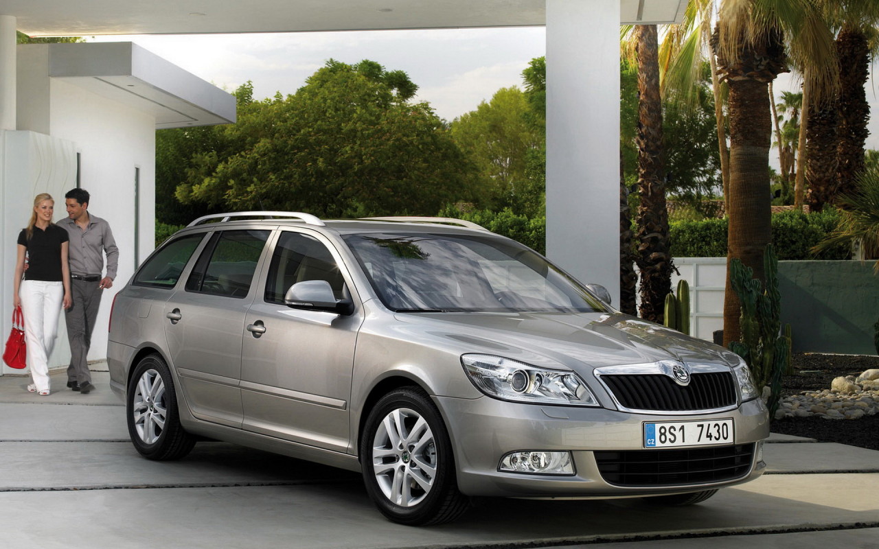Skoda Octavia уезжая из дома