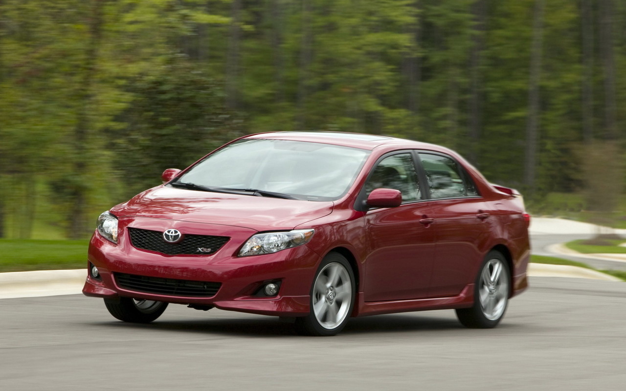 Тойота Королла в движении