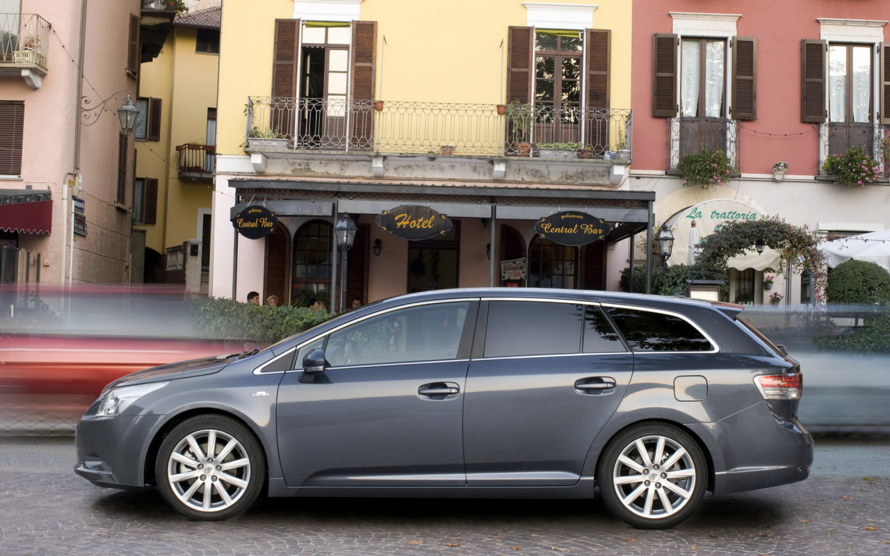 Тойота Авенсис Универсал