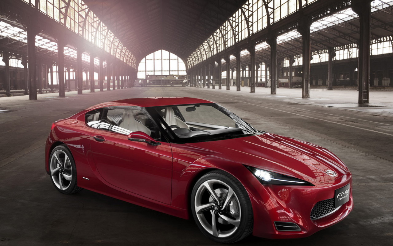 Toyota FT-86 на вокзале