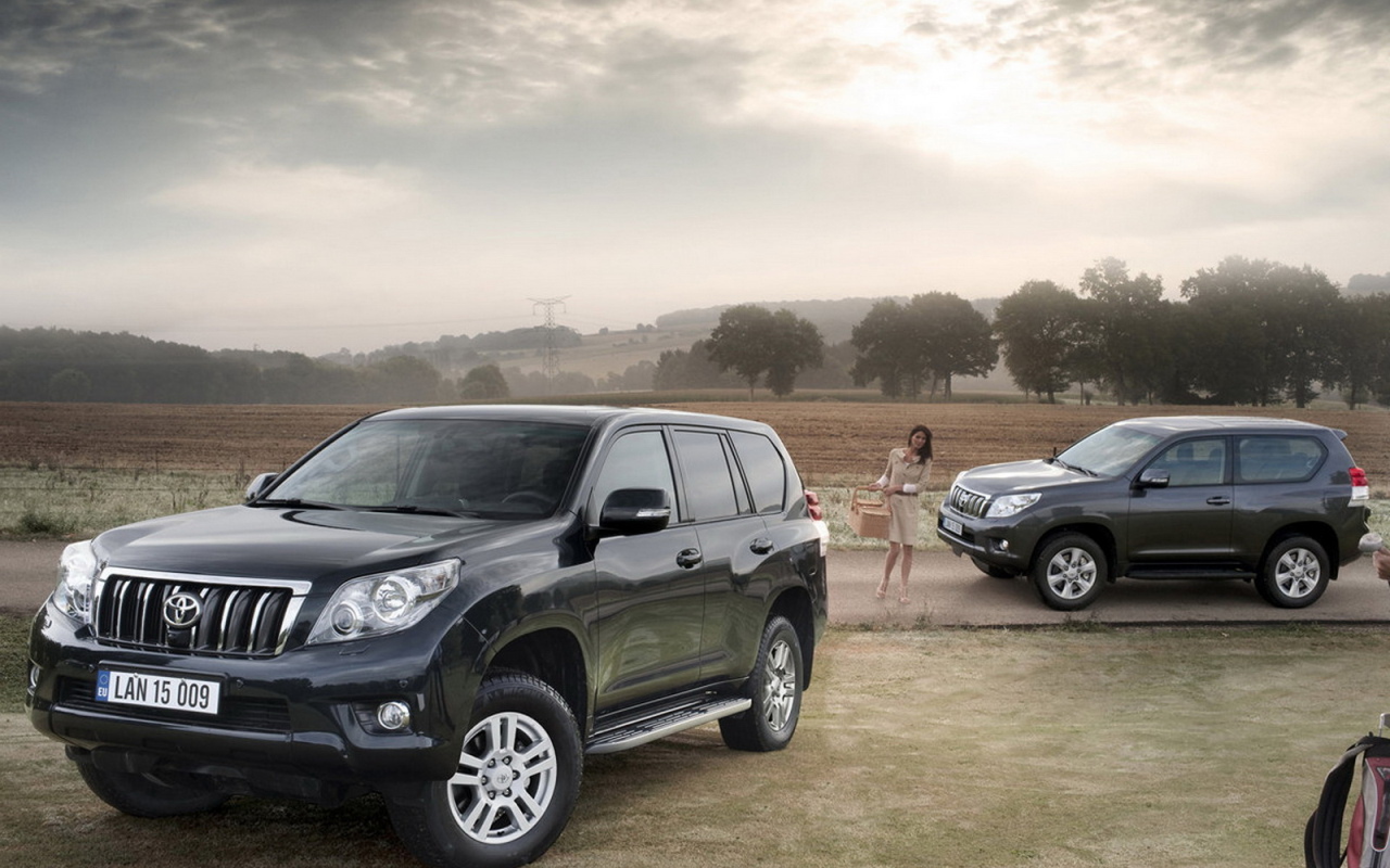 Тойота Лэнд Крузер на прогулке