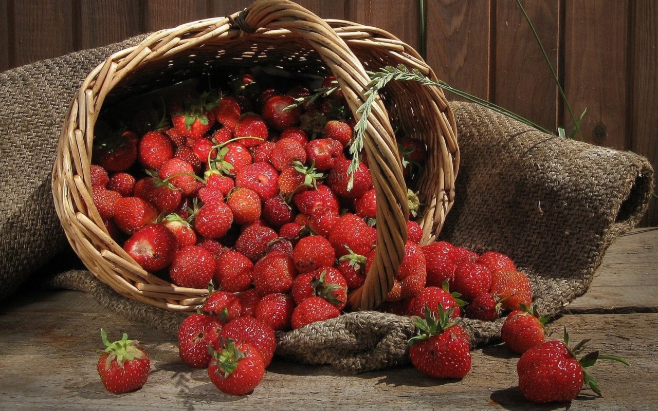 Корзинка клубники