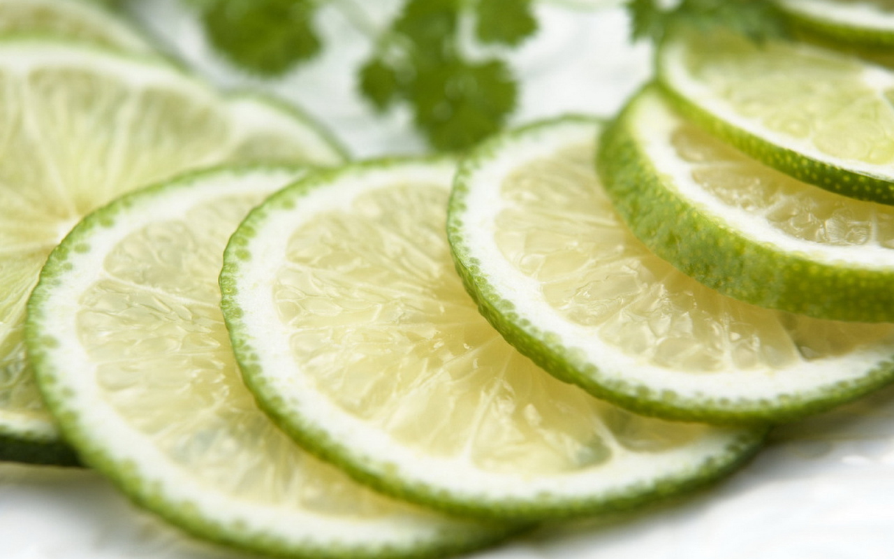 Нарезанный лайм