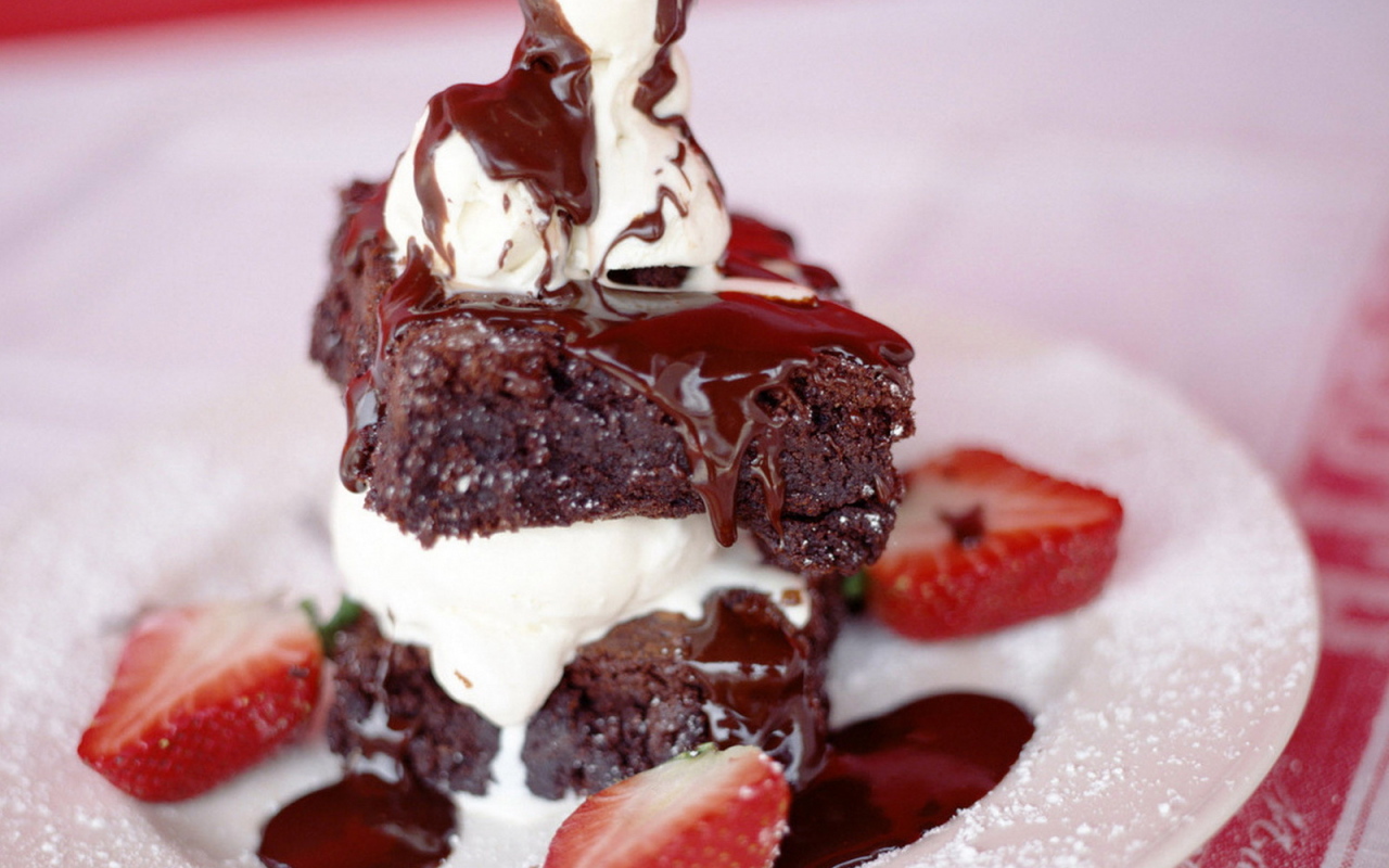 Шоколадно-клубничный десерт