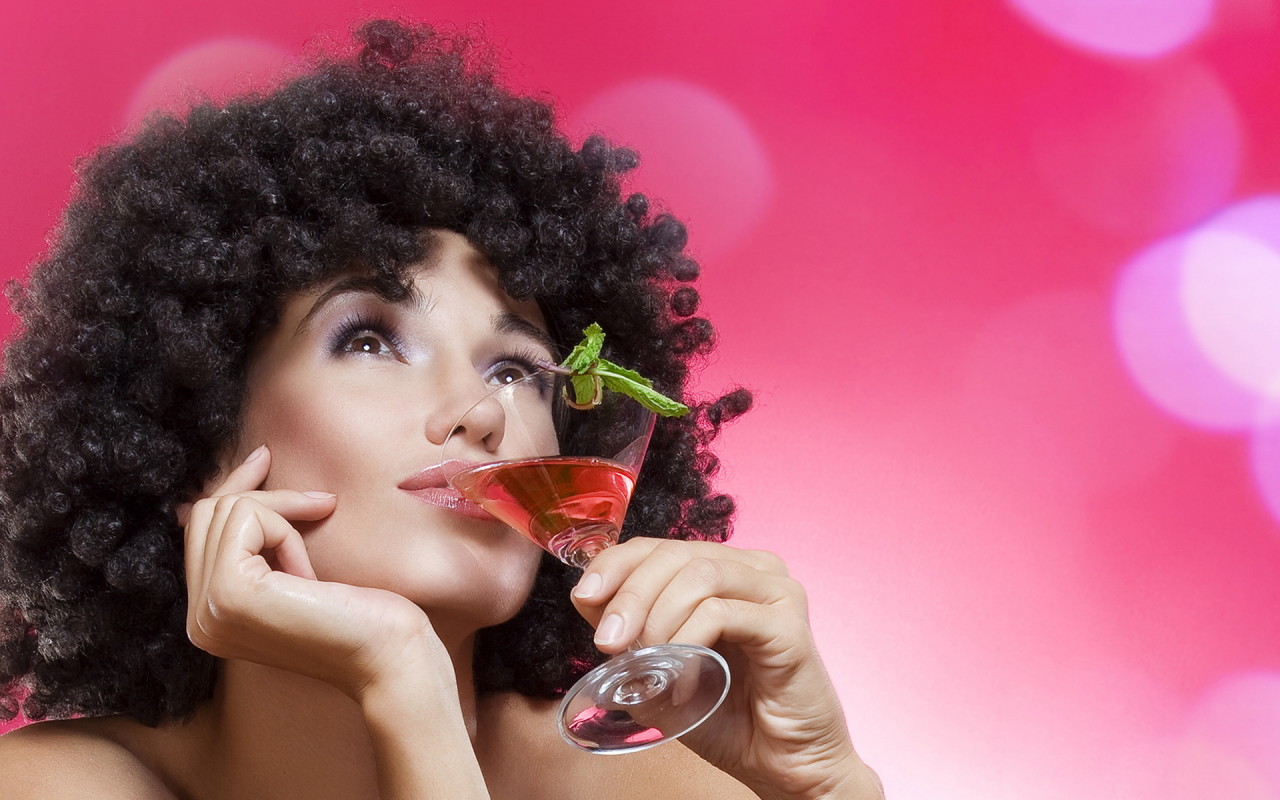 Девушка с кудряшками