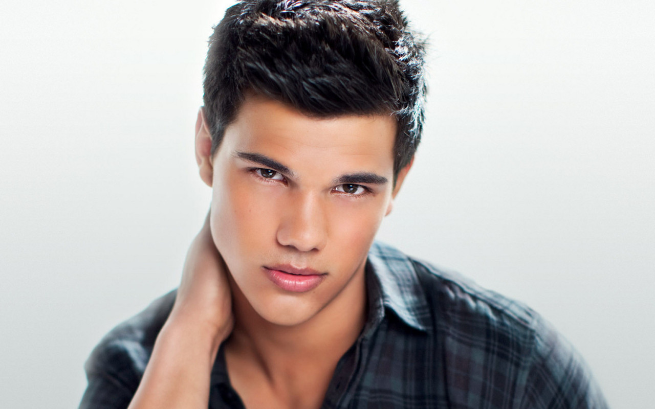 Тэйлор Лотнер