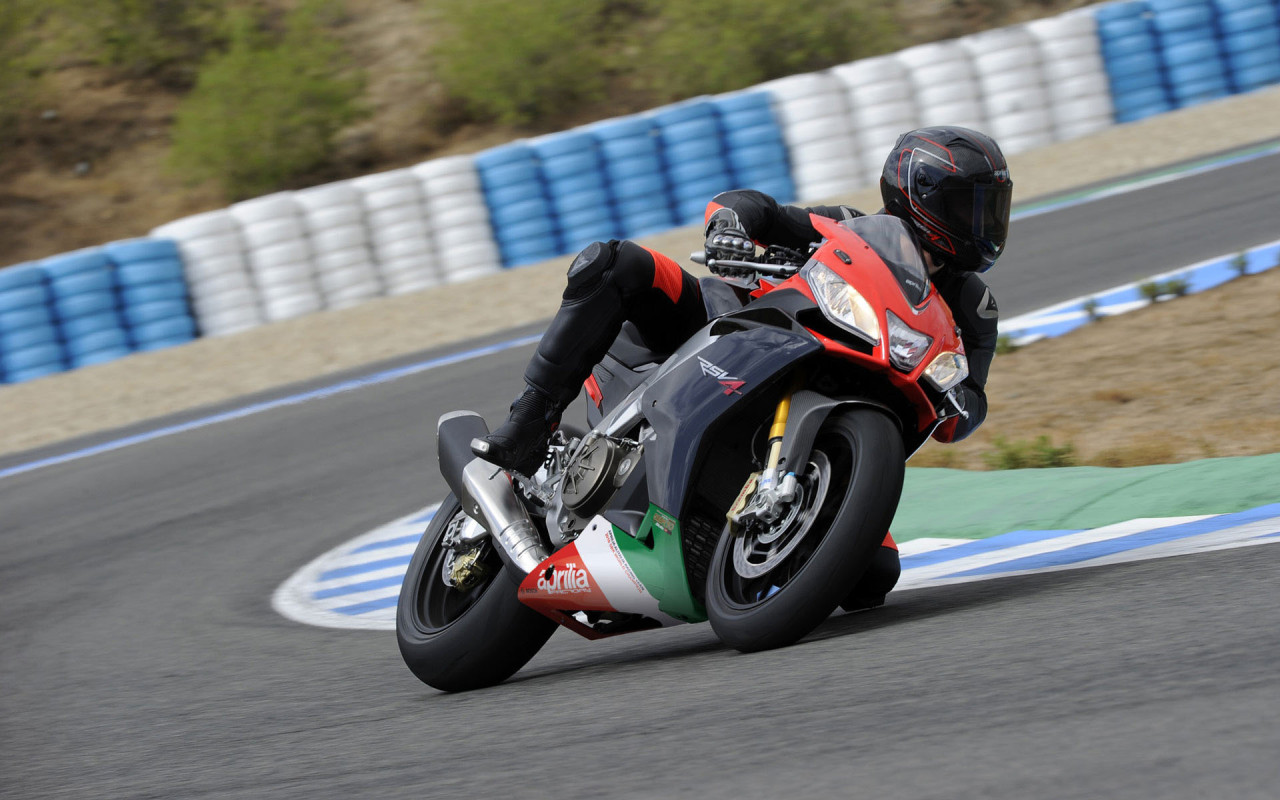 Aprilia RSV4 R