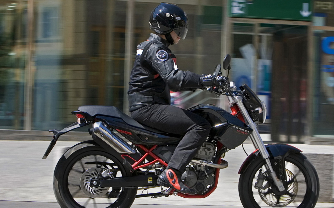 Дерби Мулачен в движении