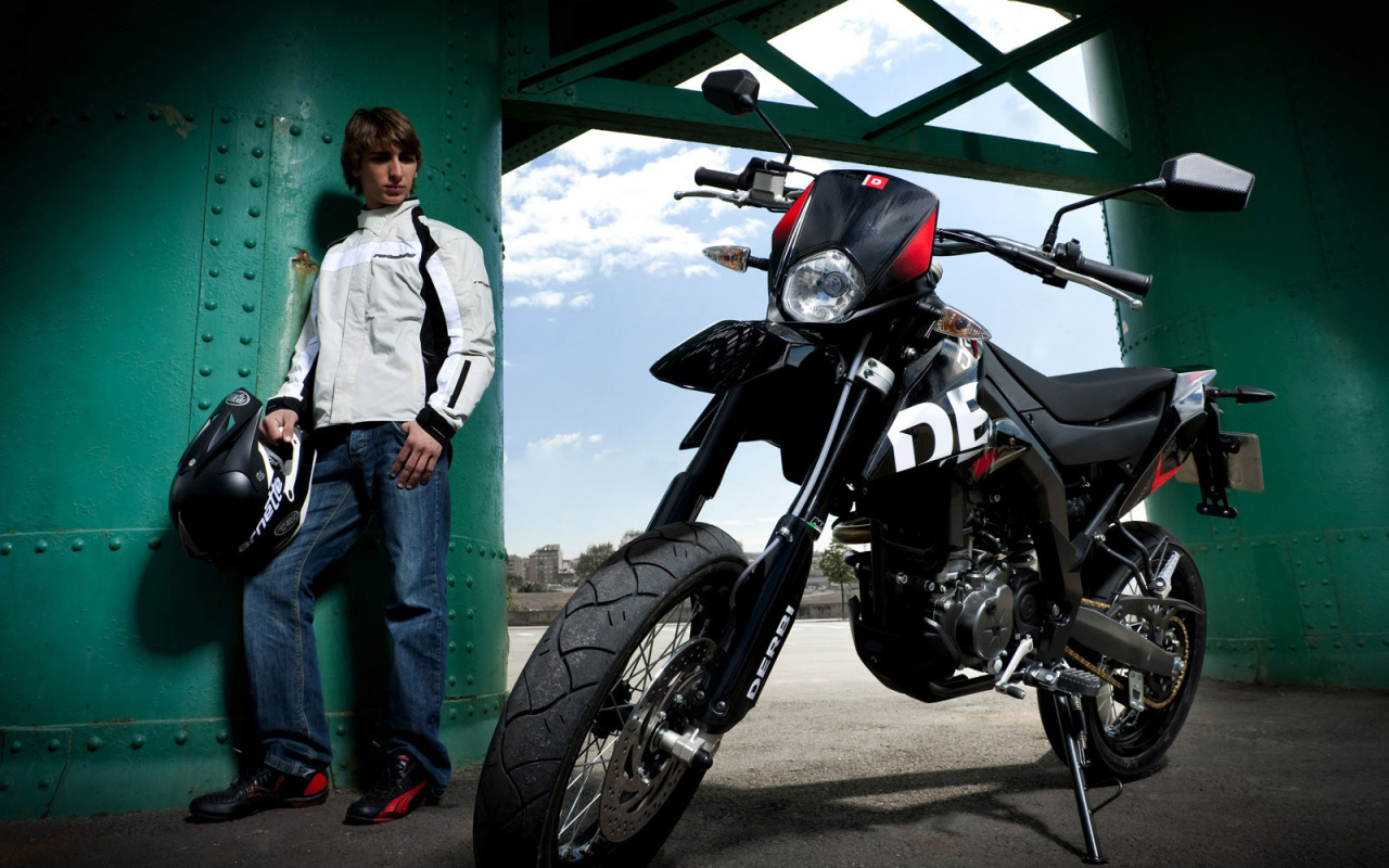 Дерби Сентра среди стальной тишины