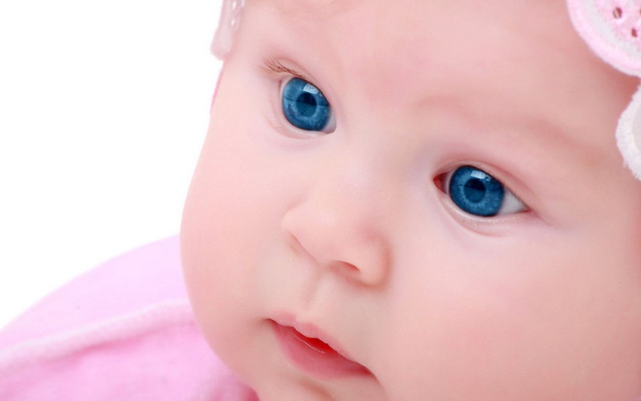 Голубоглазая малышка