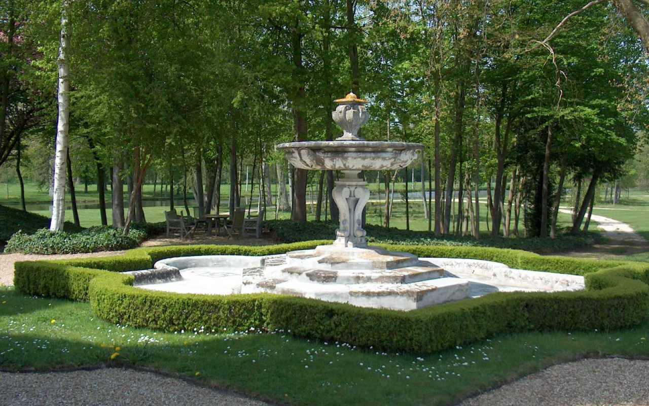 Фонтан в парке