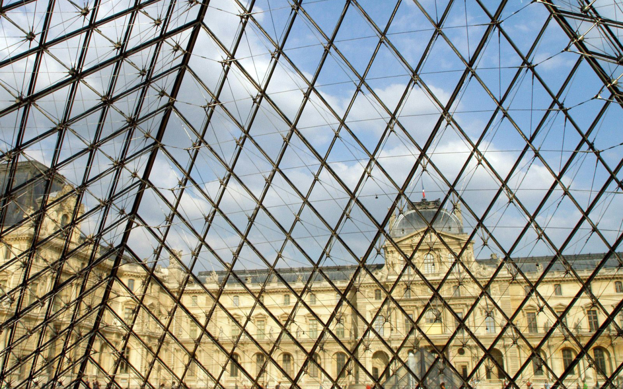 Лувр музей в Париже