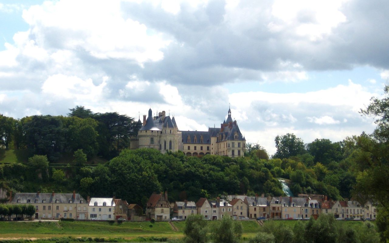 Городок у замка