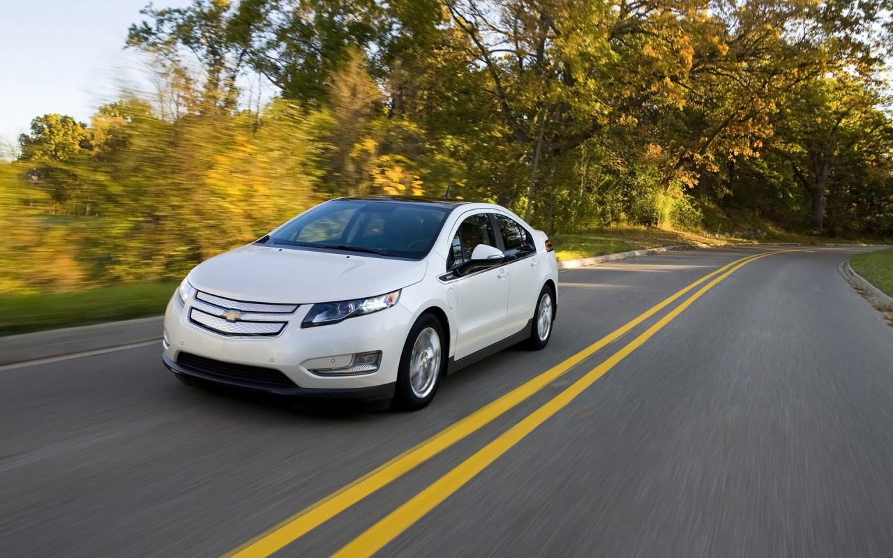 Chevrolet-Volt-White