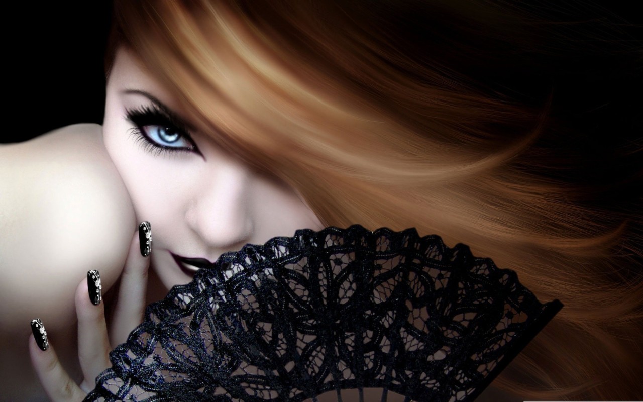 Девушка с веером