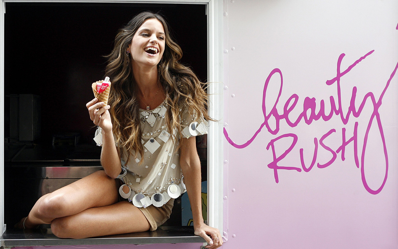 модель Izabel Goulart