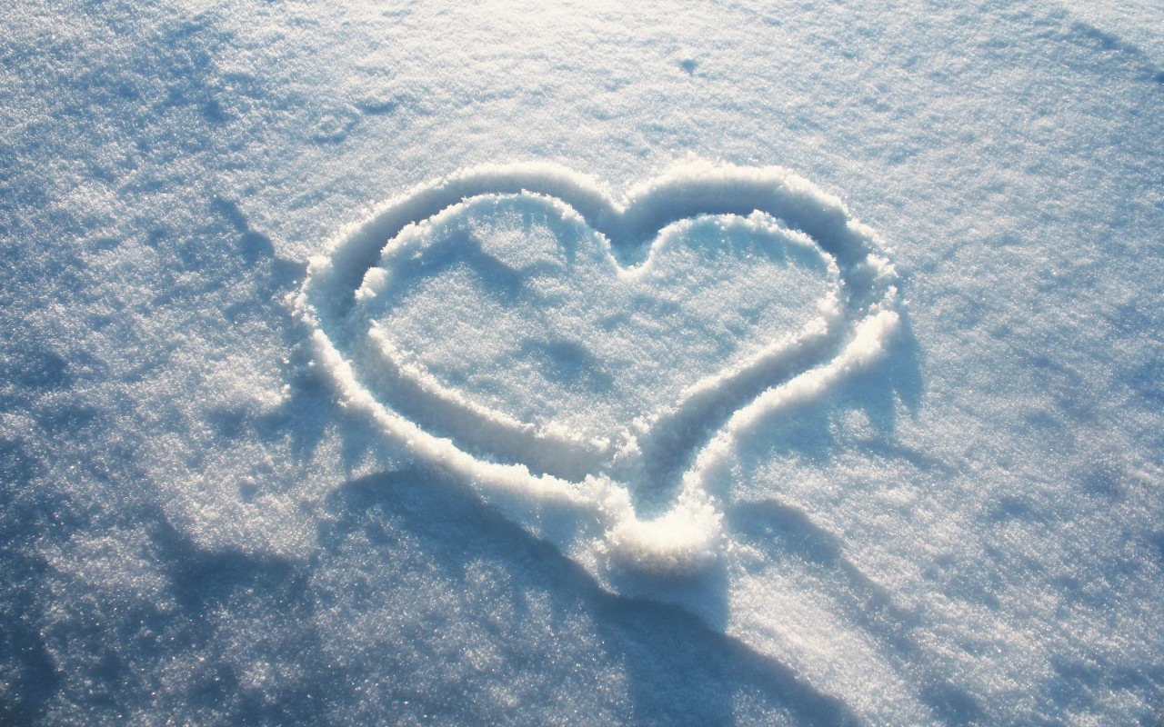 Heart on snow