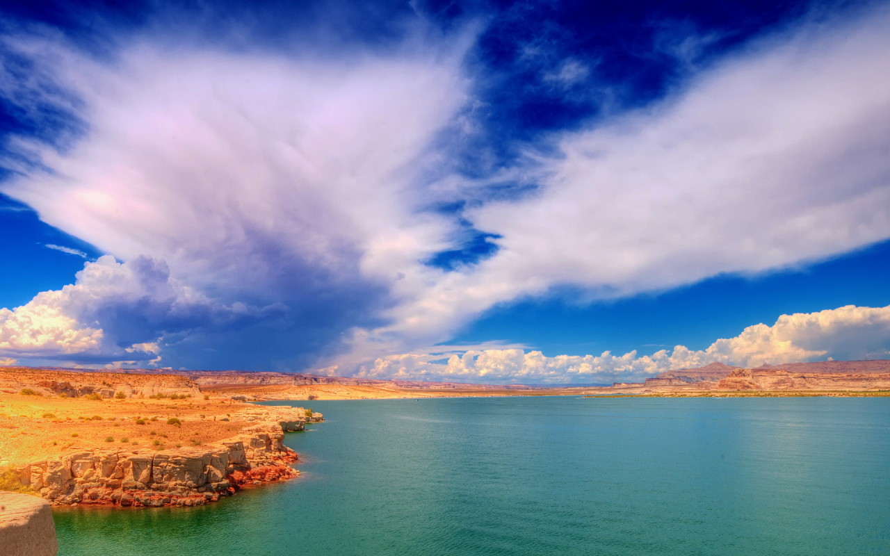 Озеро в пустыне