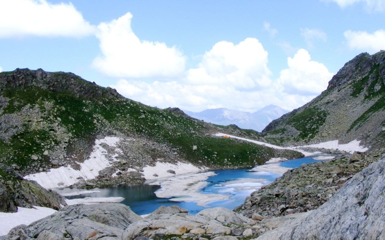 Озеро среди вершин