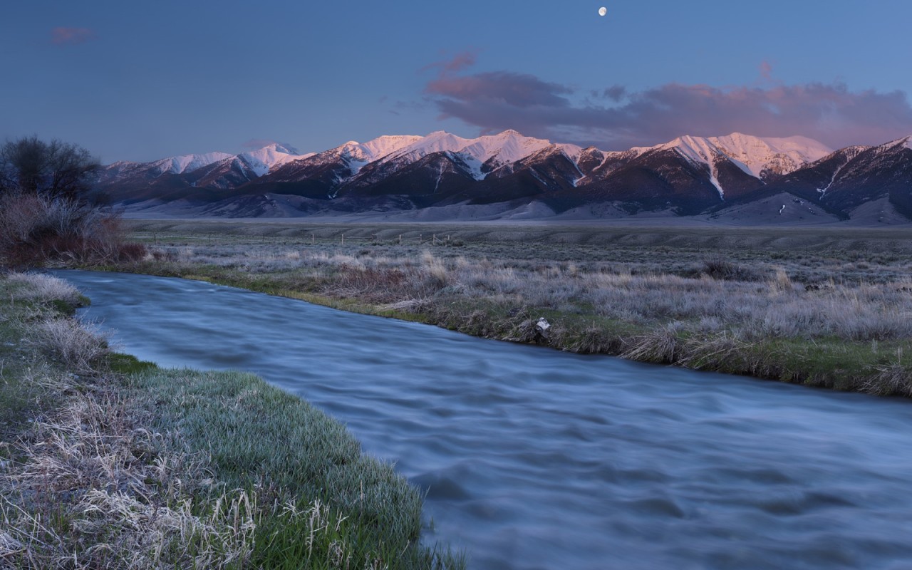 Горы на горизонте