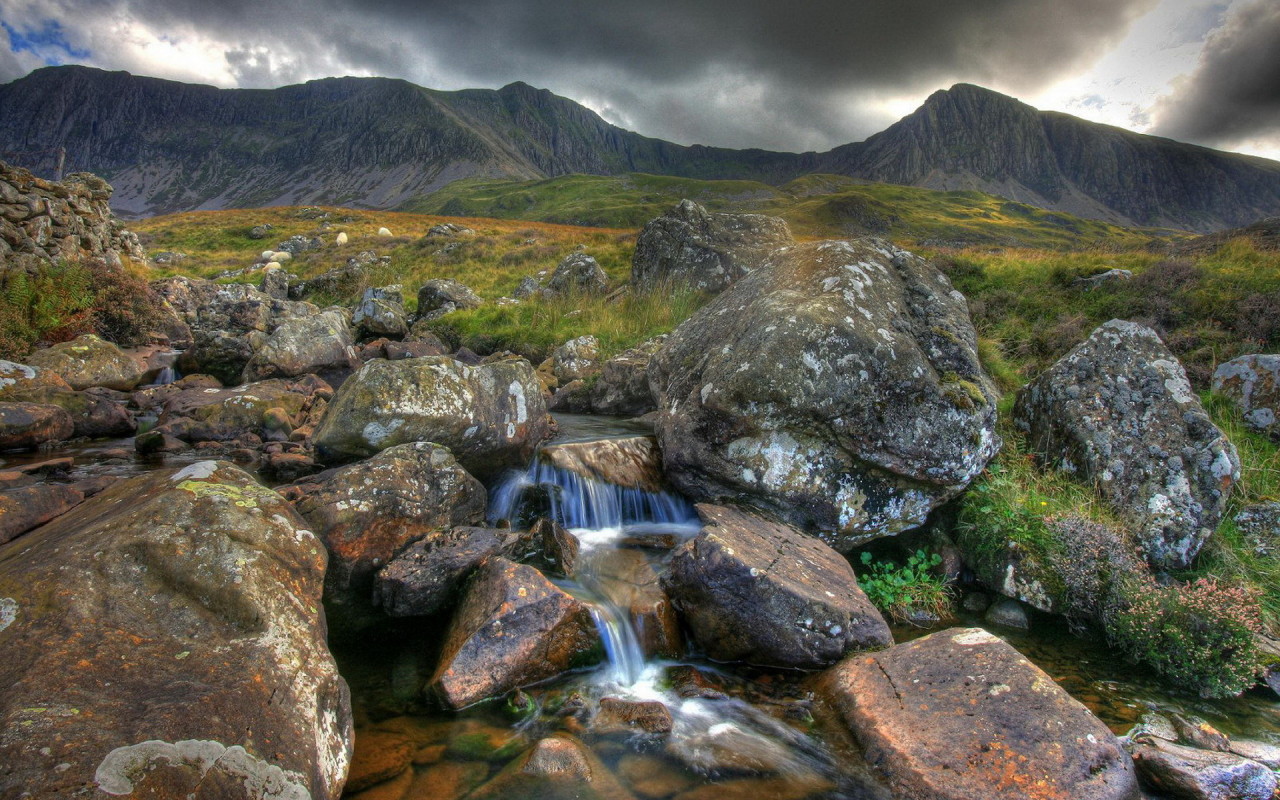 Ручей среди камней