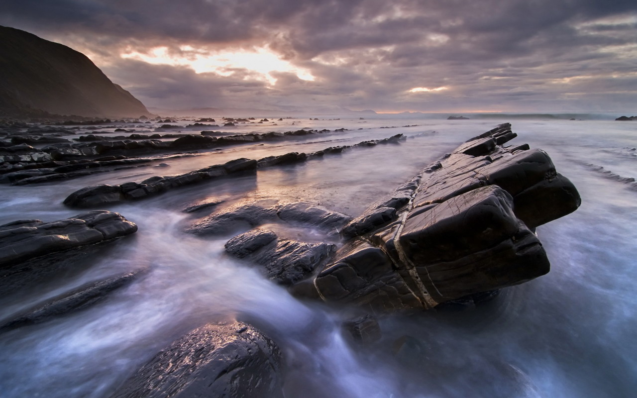 Прибрежные камни