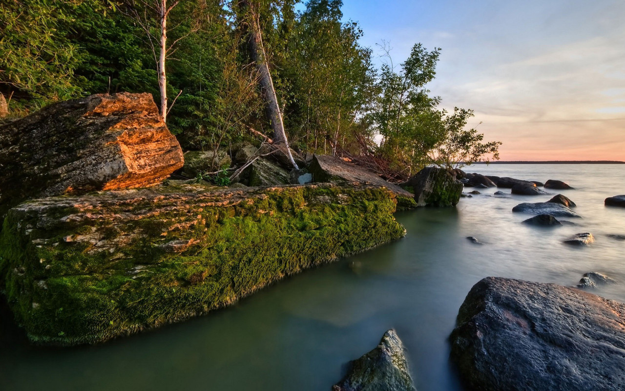 Озеро, лес, камни