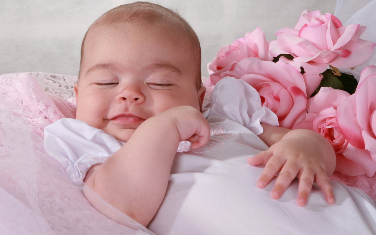 Засыпающая девочка