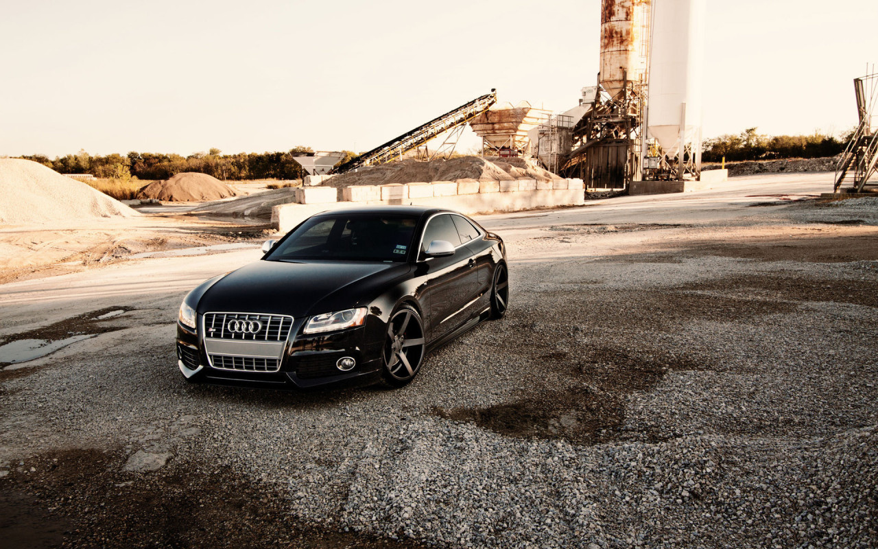 Черная Audi S5