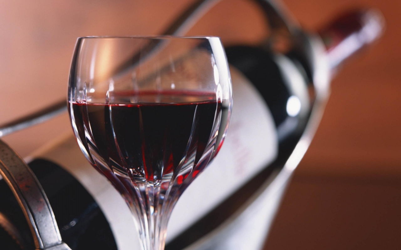 Стакан красного вина