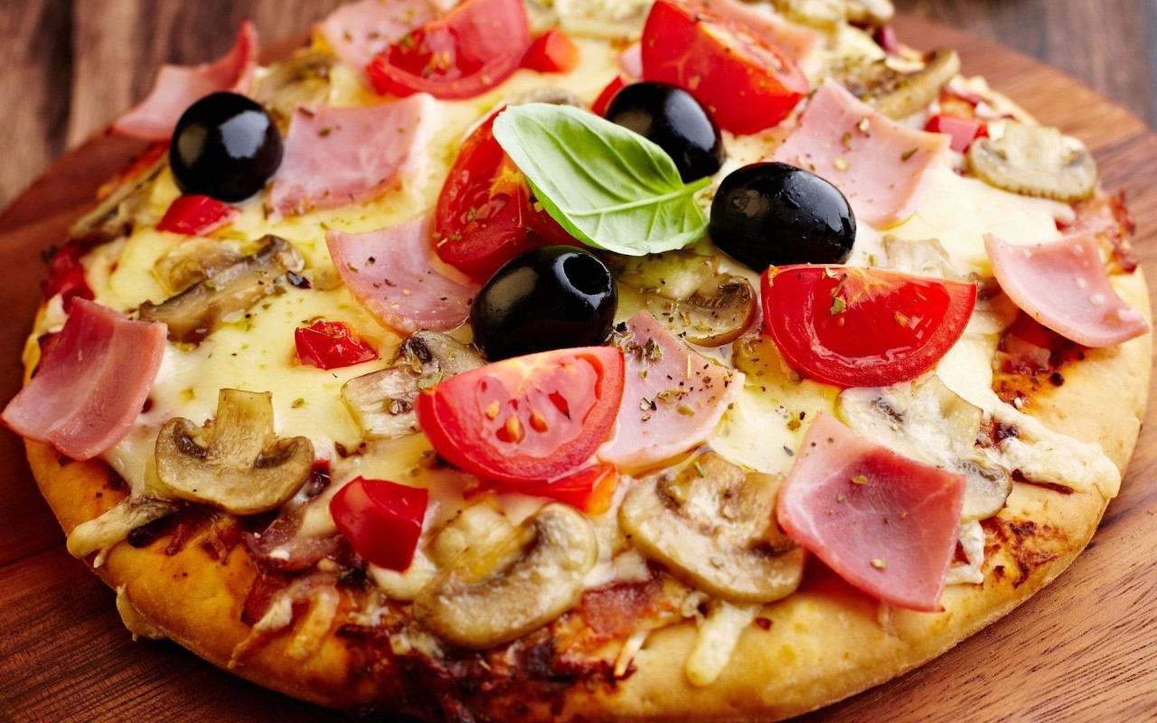 Pizza with tomatoes