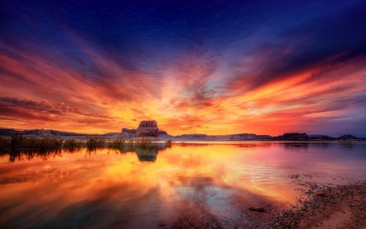 Закат на озере