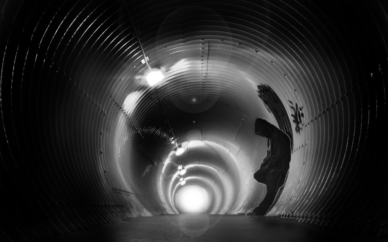 Человек в тоннеле