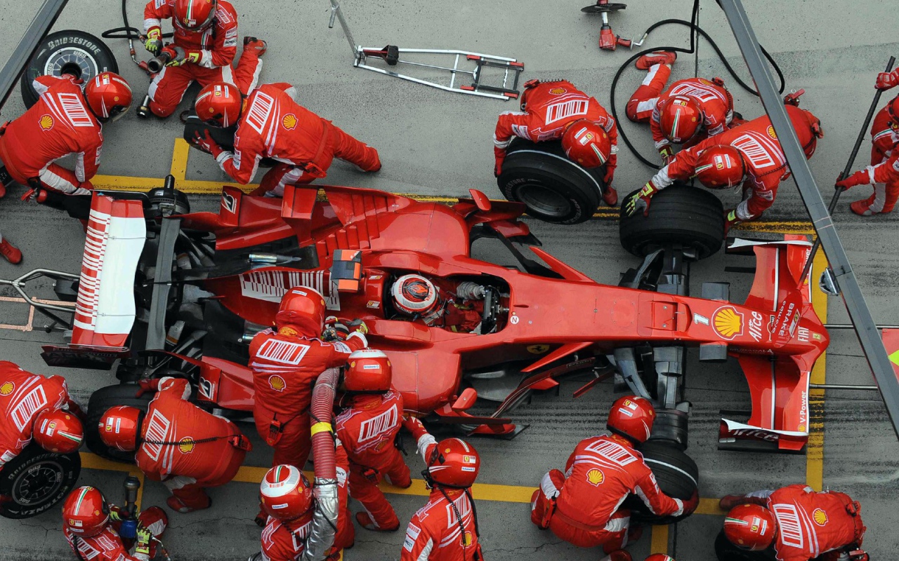 Формула один смена колес и заправка