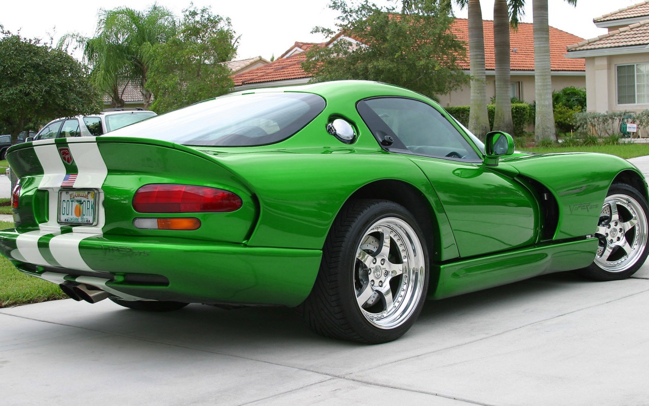Зеленый Dodge Viper
