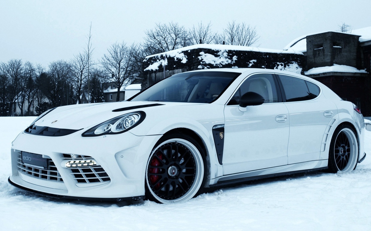 Порш Панамера на снегу