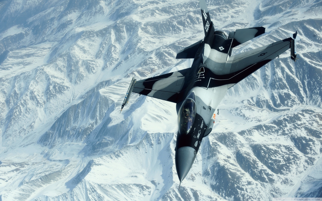 F-16 над горами