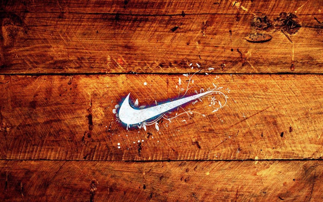 Nike на дереве