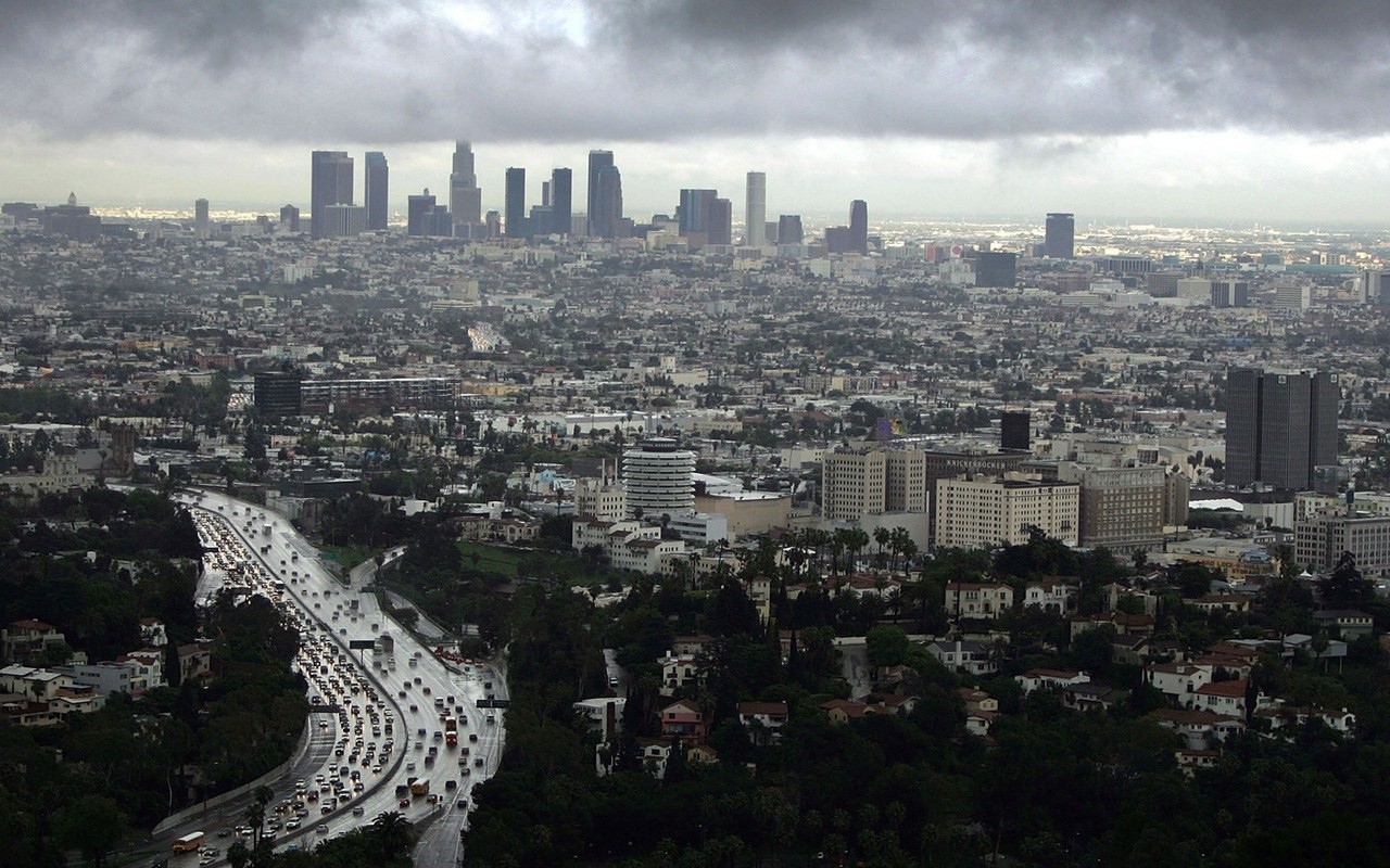 Городской пейзаж дождливым днем