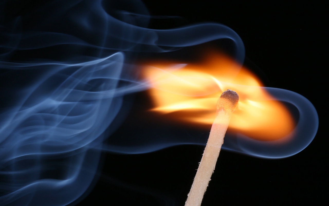 Пламя горящей спички