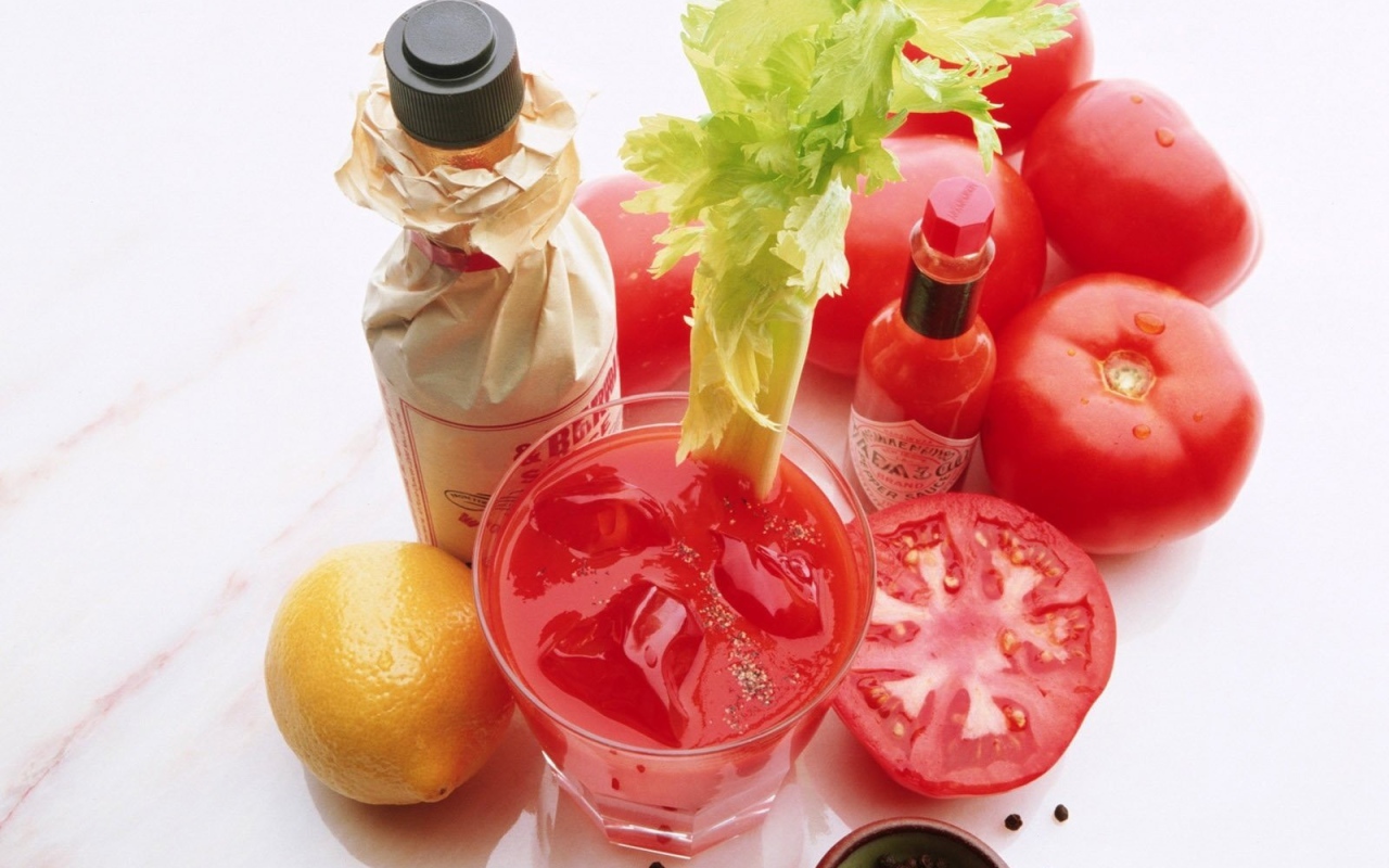 Коктейль с помидорами