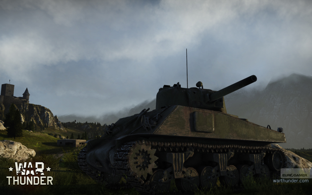 War Thunder танк на поле