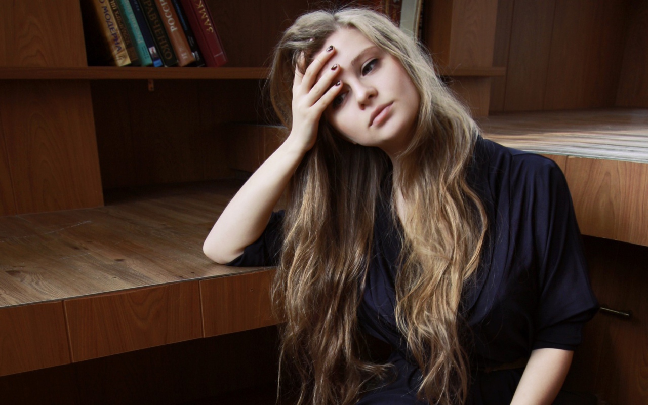 Блондинка устала