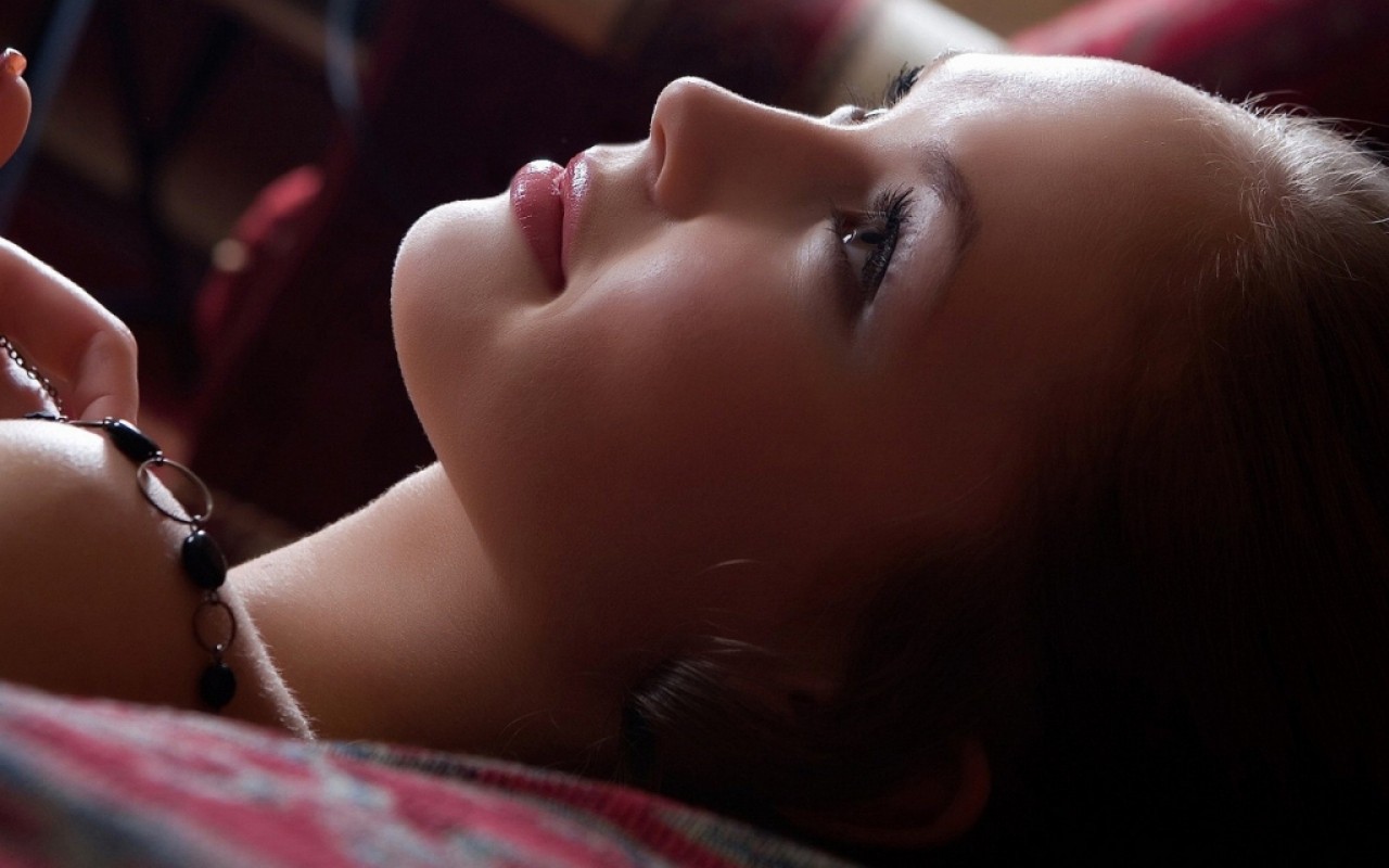 Брюнетка мечтает